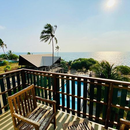 Saprin Beach Resort Uswetakeiyawa Exterior foto