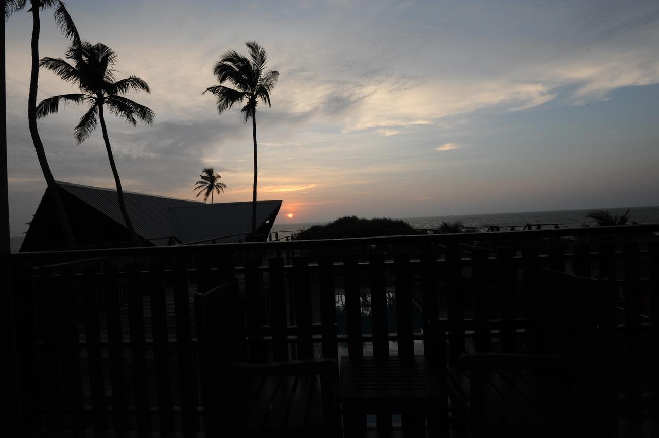 Saprin Beach Resort Uswetakeiyawa Exterior foto