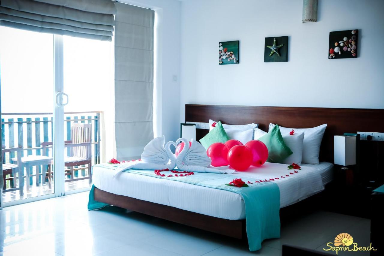 Saprin Beach Resort Uswetakeiyawa Exterior foto