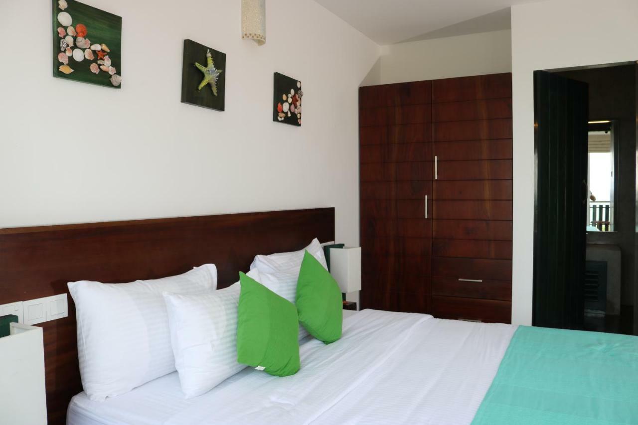 Saprin Beach Resort Uswetakeiyawa Exterior foto