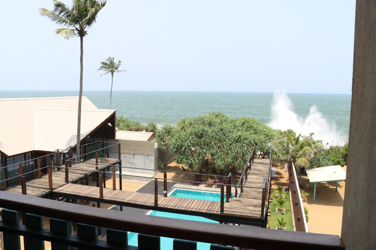 Saprin Beach Resort Uswetakeiyawa Exterior foto